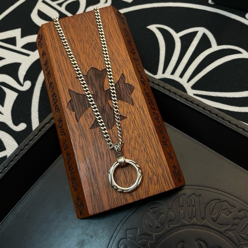 Ch*0me He**ts necklaces